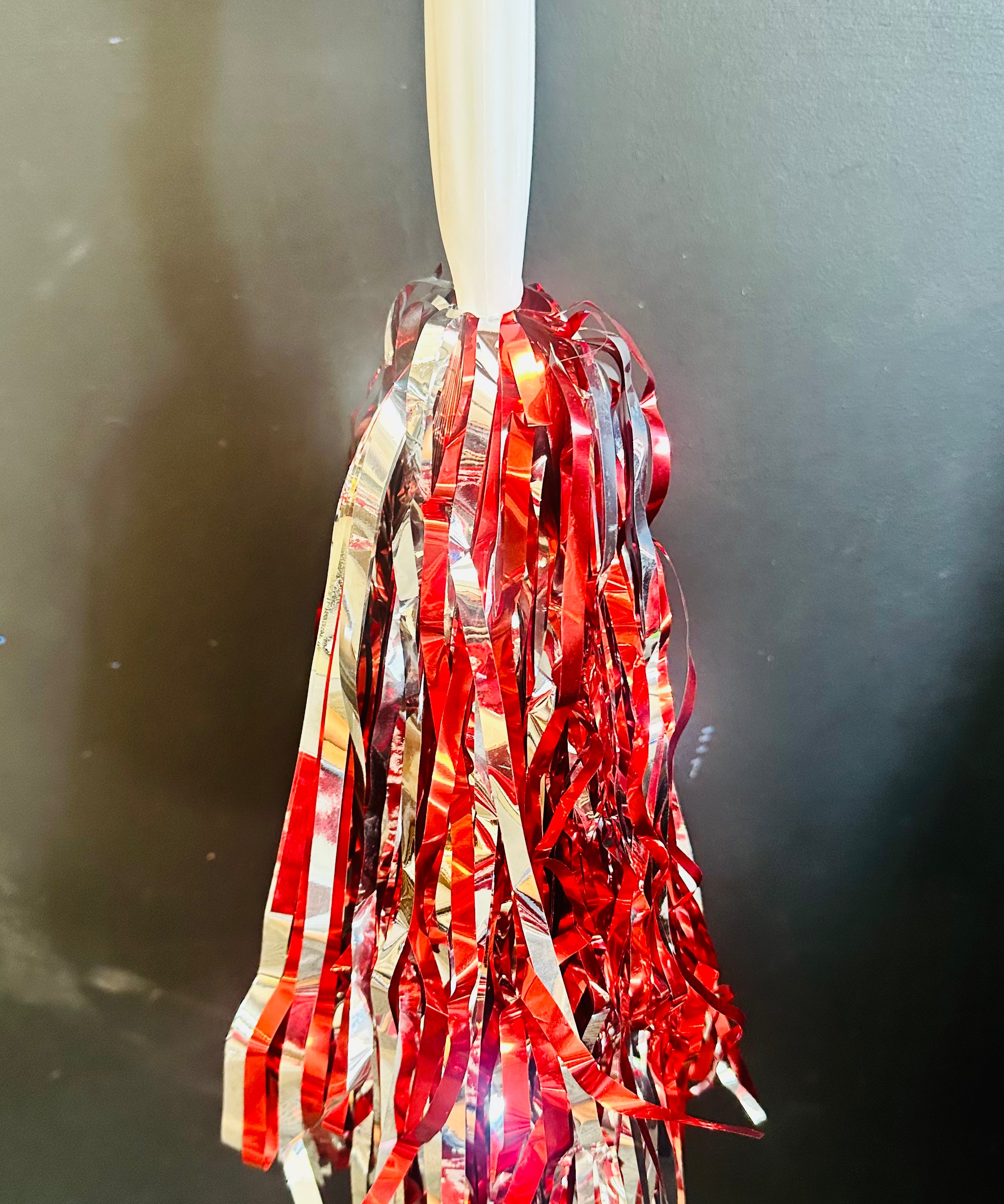 hangng pom pom red 